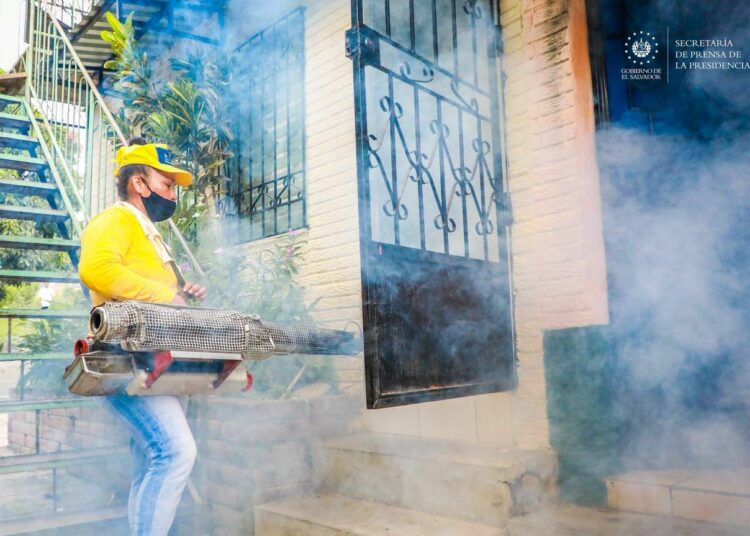 Ministerio de Salud realiza jornada de fumigación en Tonacatepeque