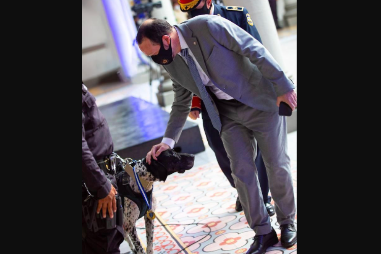 Ministro de Seguridad dio una cálida despedida al agente canino Furst, quien se jubila tras 7 años de trabajo