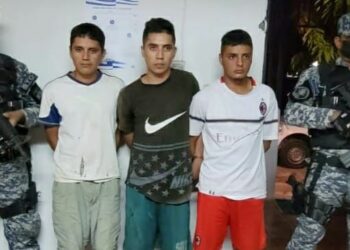 Capturan a tres hermanos con armas de guerra, drogas y equipos de comunicación en Nueva Concepción, Chalatenango