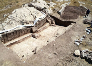 Arqueólogos en Irak encuentran una fábrica de vinos de tamaño industrial y bajorrelieves en piedra de 2.700 años de antigüedad