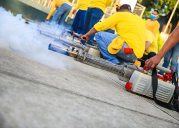 Autoridades realizan jornada de fumigación y abatización en diferentes municipios del país