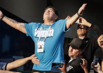 Ovaciones y lágrimas en homenaje del fútbol argentino a Maradona
