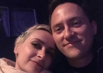 “No creo que haya palabras para comunicar la situación”: habló el esposo de la cineasta que murió tras ser baleada por Alec Baldwin