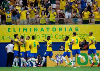 Brasil expuso su jerarquía al golear 4-1 a Uruguay que complica en sus aspiraciones en las Eliminatorias