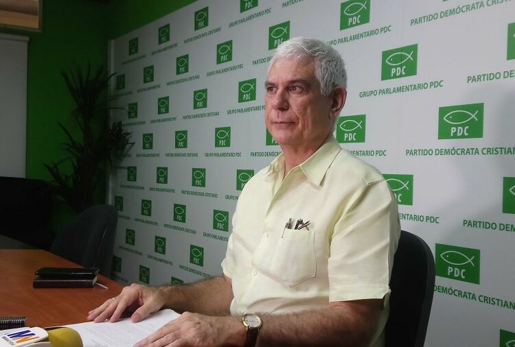 PDC inicia proceso sancionatorio en contra de Rodolfo Parker y otros miembros del partido