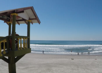 Localizan el cuerpo de un hombre flotando en la orilla de la playa El Pimental, en La Paz