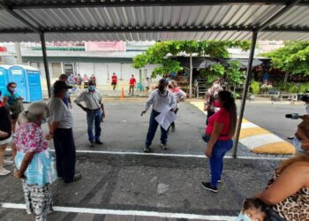 Alcaldía de San Salvador comienza entrega de puestos provisionales a comerciantes del mercado San Miguelito