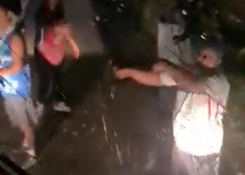 (VIDEO) Aficionados del Firpo atacan el autobús que transportaba a la capital a los jugadores de Alianza