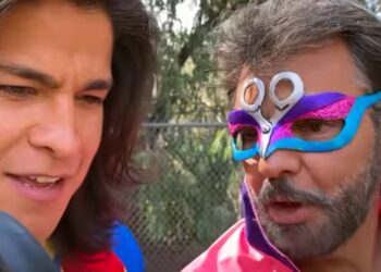 (VIDEO) Eugenio Derbez «revive» a su personaje del Súper Portero en un episodio con Cristo Fernández