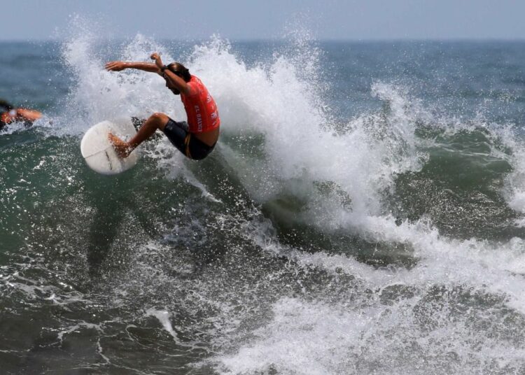 Salvadoreños ganan dos medallas de oro, una de plata y dos de bronce en el Latín American Surf Fest realizado en Guatemala