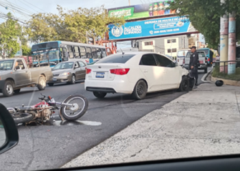 Se reporta un lesionado tras accidente de tránsito en bulevar San Bartolo