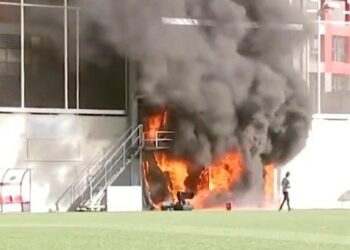 (VIDEO) Eliminatorias Europa: Se incendia Estadio de Andorra previo al partido vs Inglaterra