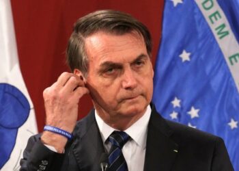 Facebook retira un video de Bolsonaro en el que relacionaba la vacuna contra el coronavirus con el sida