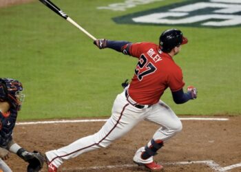 Los Bravos controlan a los Astros y se va con la ventaja en la Serie Mundial (2-1)