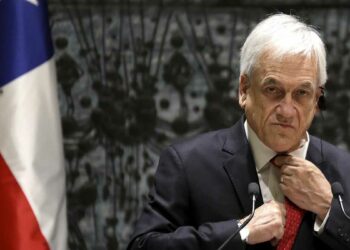 Siete de cada 10 chilenos apoyan juicio político a Piñera, según encuesta