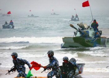 (VIDEO) China realiza simulacros de desembarco en playas del estrecho de Taiwán en medio de la creciente tensión