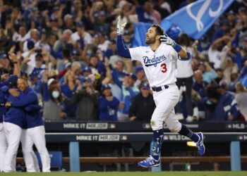 (VIDEO) Con jonrón de Chris Taylor en la novena, los Dodgers avanzan a Serie Divisional en juego de infarto ante los Cardenales