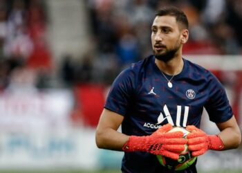 Gianluigi Donnarumma podría dejar al PSG, su agente estaría evaluando sacarlo