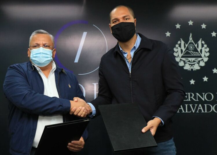 INDES y la Universidad de El Salvador firman carta de entendimiento para promover el deporte