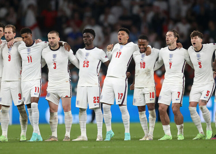 Reportan que cinco jugadores de la selección de Inglaterra se niegan a vacunarse contra coronavirus (con uno guiado por «teorías de la conspiración»)