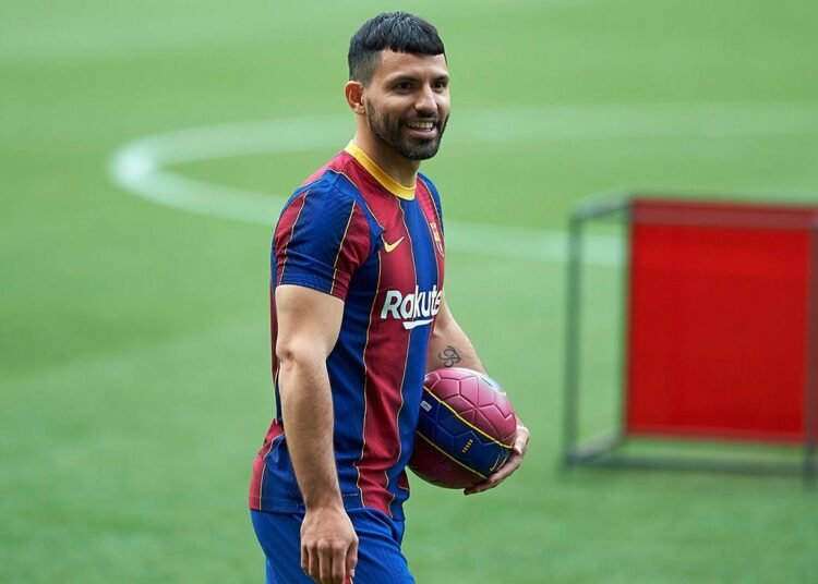Kun Agüero podría abandonar el Barcelona a final de temporada para jugar con Lionel Messi