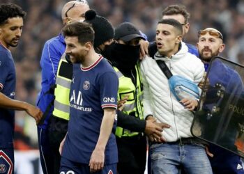 Los misterios sin resolver del aficionado que invadió el campo para saludar a Messi