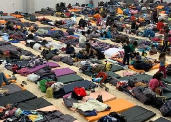 Revelan más de 160 casos de abusos policiales, agresiones sexuales y malos tratos a solicitantes de asilo en EE.UU.