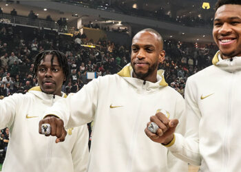El anillo de Milwaukee Bucks por el título NBA tiene 390 diamantes y dos detalles nunca vistos