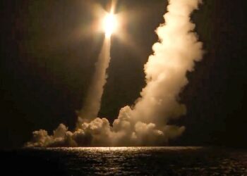 Rusia lanzó por primera vez un misil hipersónico desde un submarino nuclear