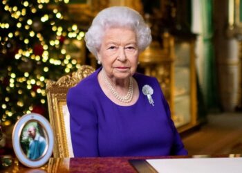 La reina Isabel II pasó una noche hospitalizada tras cancelar su visita a Irlanda del Norte