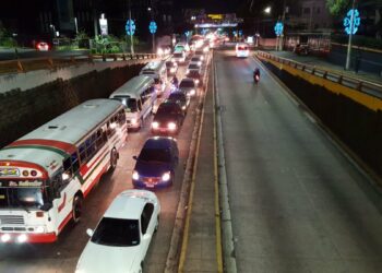Pasajero se defiende y mata a asaltante dentro de unidad de transporte colectivo