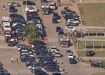 (VIDEO) Una pelea entre estudiantes provoca un tiroteo en una escuela secundaria de Texas dejando 4 personas heridas