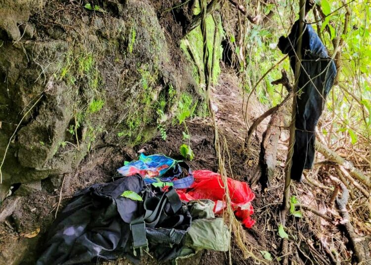 PNC encuentra uniformes policiales que habrían sido utilizados para delinquir en Lourdes, Colón