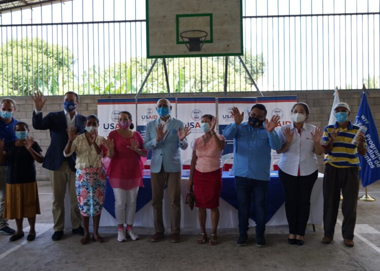 EE.UU. entrega ayuda alimentaria por $7 millones a salvadoreños afectados por emergencias climáticas y por el covid-19