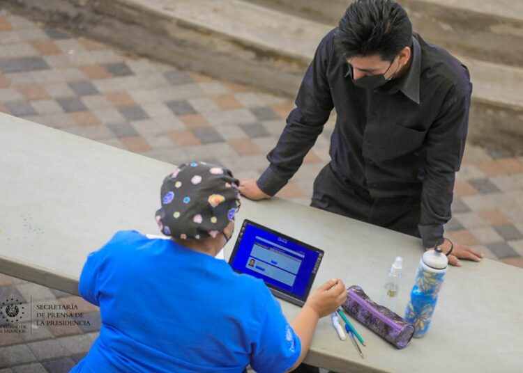 Gobierno ha aplicado más de 8 millones de dosis de vacuna anti covid-19