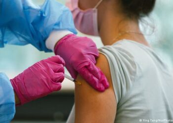 Un estudio francés con 22 millones de casos confirmó la alta eficacia de las vacunas contra el COVID-19