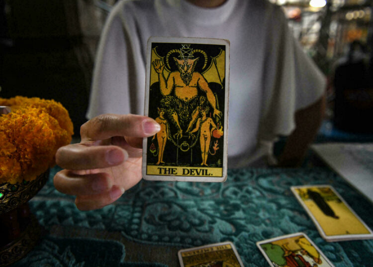 Un hombre demanda a una vidente en EE.UU. por no destruir la supuesta maldición de su exnovia que lo hacía infeliz en el matrimonio