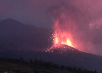 El dióxido de azufre del volcán de La Palma llega a Cuba junto al polvo del Sáhara