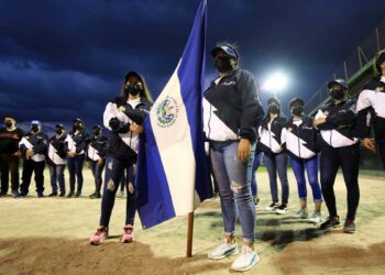 Seleccion femenina de softbol viaja a Guatemala para revalidar su título de campeón centroamericano