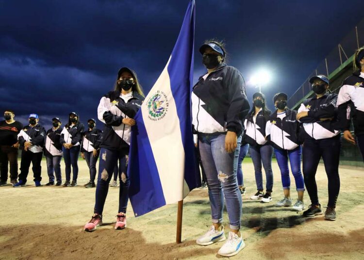 Seleccion femenina de softbol viaja a Guatemala para revalidar su título de campeón centroamericano