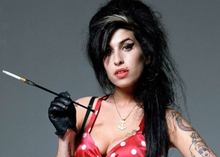 Los cientos de vestidos, accesorios, y objetos de Amy Winehouse que serán subastados este fin de semana