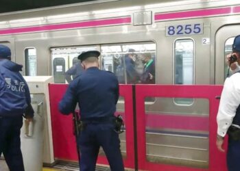 El atacante vestido de Joker en el tren de Tokio aseguró que buscaba asesinar a alguien para ser condenado a muerte