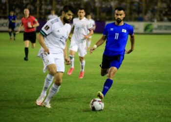 FIFA impone multas a El Salvador por lo incidentes en el partido contra Honduras y México