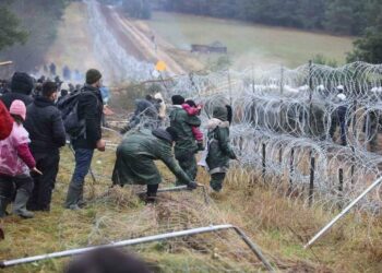 Crecen la tensión y el despliegue militar por la crisis de los migrantes en la frontera de Bielorrusia con Polonia