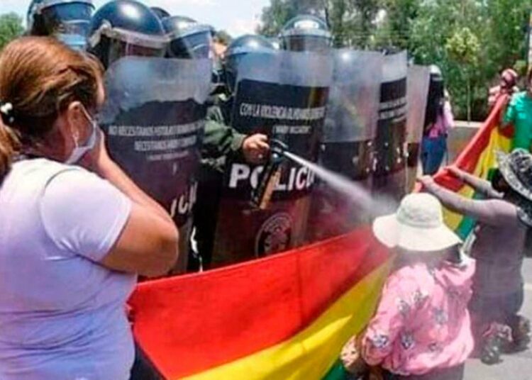 (VIDEOS) Fuerte represión a las protestas contra el Gobierno en el segundo día de paro nacional en Bolivia