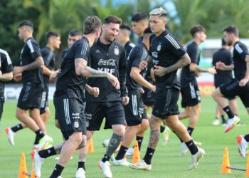 El cambio obligado que haría Scaloni y las tres opciones por si Messi no juega ante Uruguay