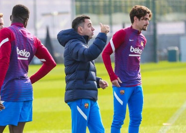 El Xavi inflexible en el manejo del vestuario en el Barcelona