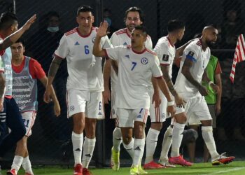 Chile venció a Paraguay 1-0 en Asunción y se ilusiona con clasificarse al Mundial