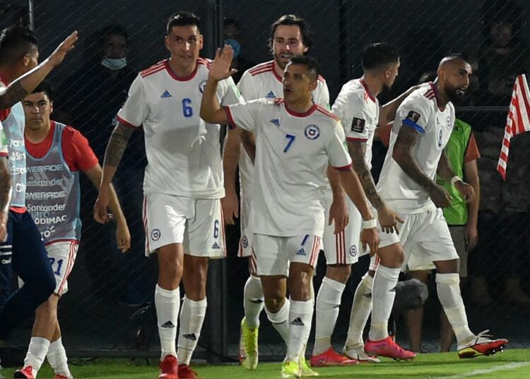 Chile venció a Paraguay 1-0 en Asunción y se ilusiona con clasificarse al Mundial