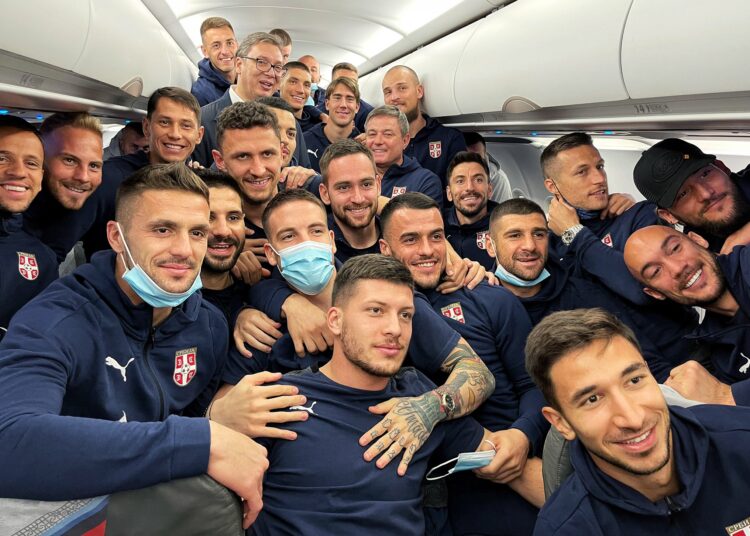 La selección de Serbia dona su premio por clasificar al Mundial Catar 2022 al tratamiento de niños enfermos